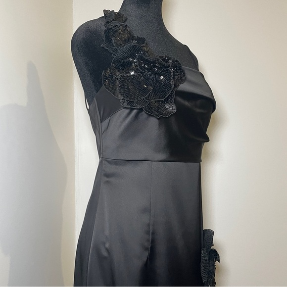 Ungaro- Black Side-Slit Sequin Flower-Embellished Gown Size 4 Evening Gown - Picture 6 of 15